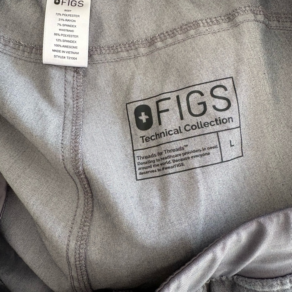 Figs Scrub Set - Heather GrayTechnical V-Neck Top with Pants - Picture 3 of 12
